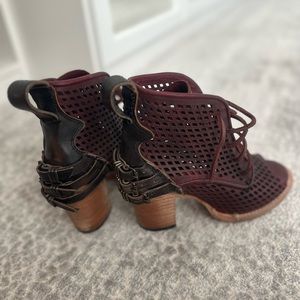 Brand New Sandal! Freebird! Never been worn!